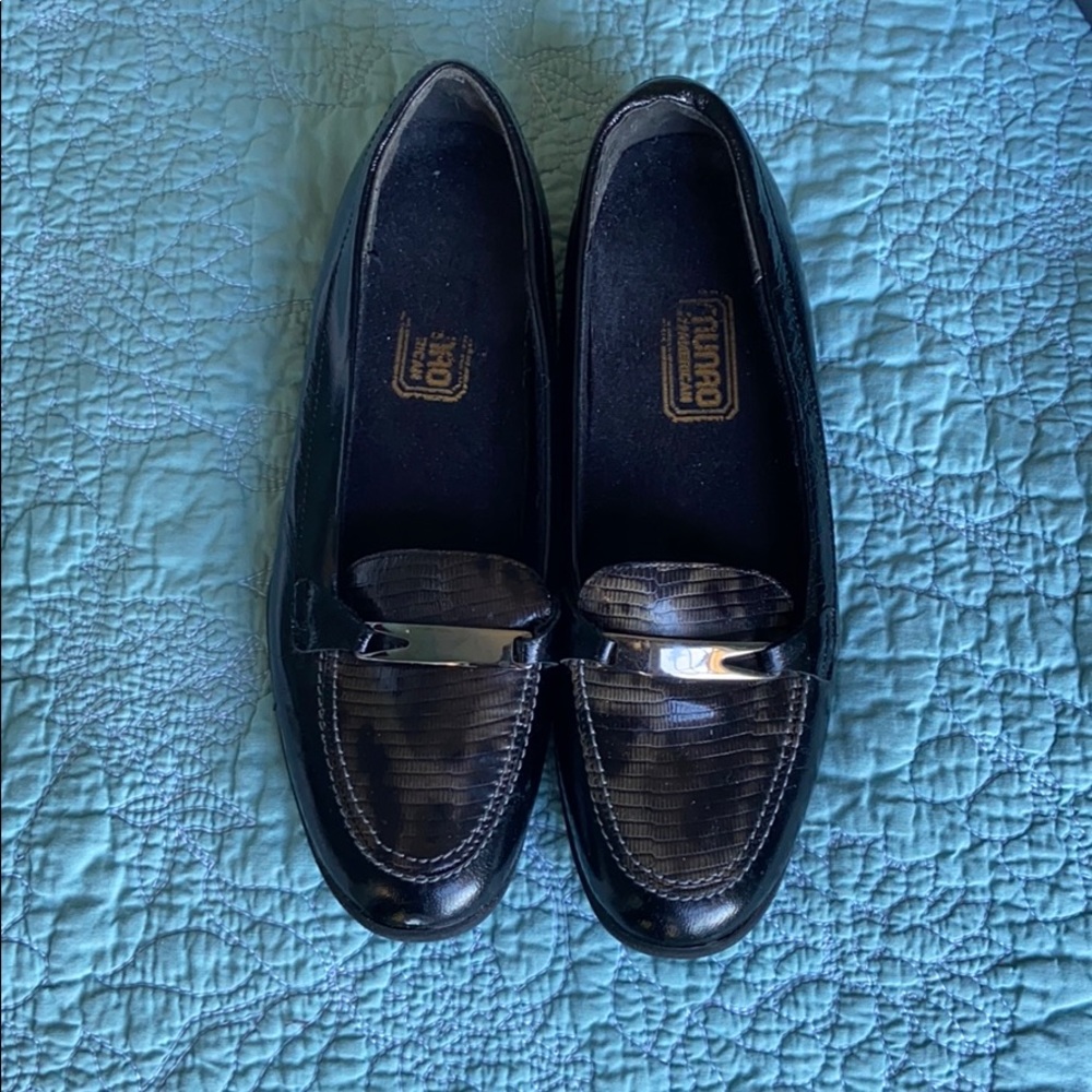 Munro American Black Patent Loafer Snake Print 7